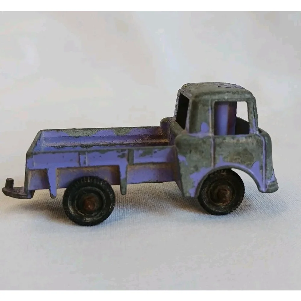 TootsieToy Purple Jeep Truck 1950s 1:64 Scale
